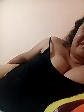 Snapshot of Caroomoom27 chatting on February 13, 7:48 am Caroomoom27 online show from February 13, 7:48 am