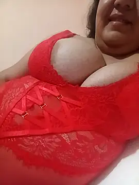 Snapshot of Caroomoom27 chatting on February 16, 7:26 am Caroomoom27 online show from February 16, 7:26 am