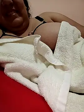 Snapshot of Caroomoom27 chatting on March 13, 6:31 am Caroomoom27 online show from March 13, 6:31 am