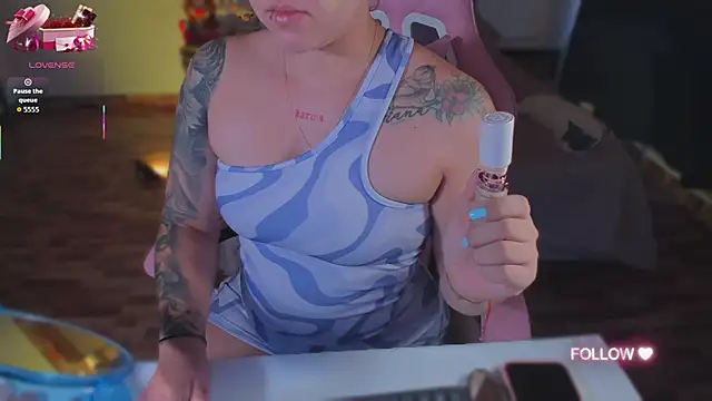 lunaarose online show from November 3, 4:08 pm