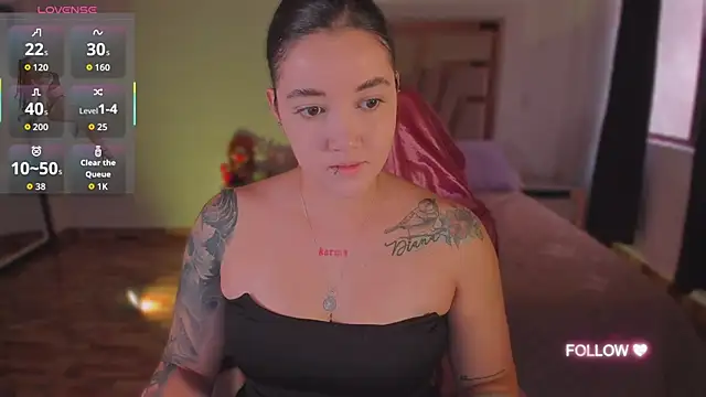 lunaarose online show from November 7, 3:34 pm