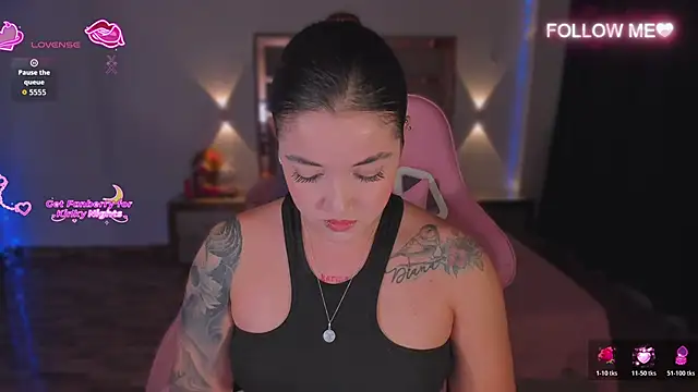 lunaarose online show from November 21, 1:48 am