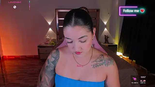 Snapshot of lunaarose chatting on February 3, 3:37 am lunaarose online show from February 3, 3:37 am