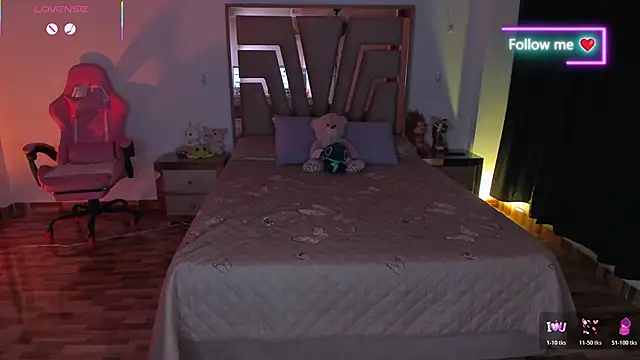 Snapshot of lunaarose chatting on February 7, 5:33 am lunaarose online show from February 7, 5:33 am