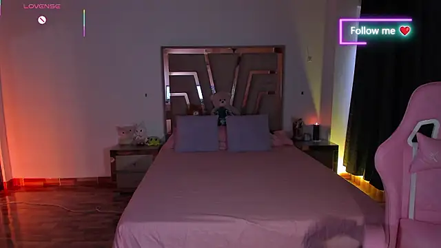 Snapshot of lunaarose chatting on February 7, 8:34 pm lunaarose online show from February 7, 8:34 pm