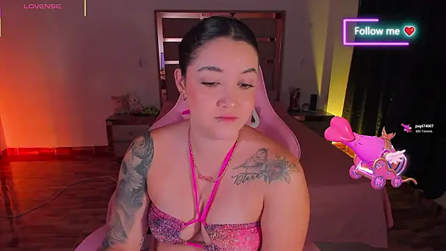 Snapshot of lunaarose chatting on February 10, 3:10 am lunaarose online show from February 10, 3:10 am