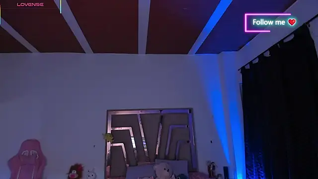 Snapshot of lunaarose chatting on February 19, 3:35 am lunaarose online show from February 19, 3:35 am