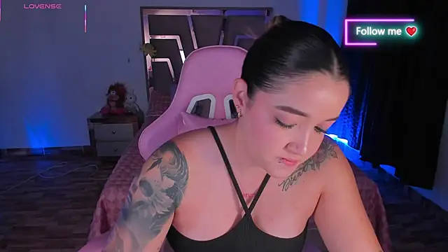 Snapshot of lunaarose chatting on February 20, 3:36 am lunaarose online show from February 20, 3:36 am