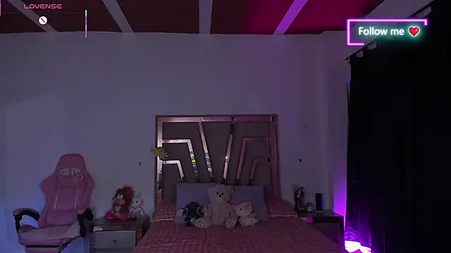 Snapshot of lunaarose chatting on February 21, 3:51 am lunaarose online show from February 21, 3:51 am