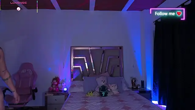 Snapshot of lunaarose chatting on March 4, 3:12 am lunaarose online show from March 4, 3:12 am