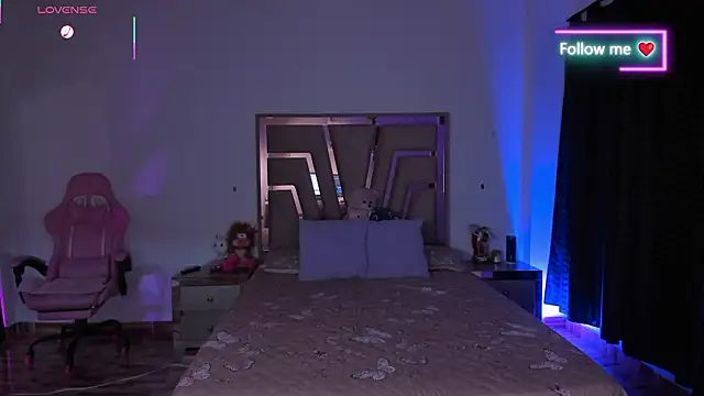 lunaarose online show from March 11, 2:39 am