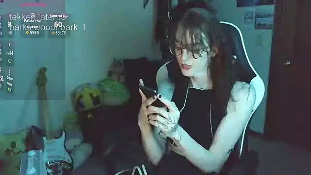 comfyknife online show from July 11, 5:10 am