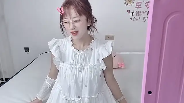 nini a online show from October 9, 7:39 am