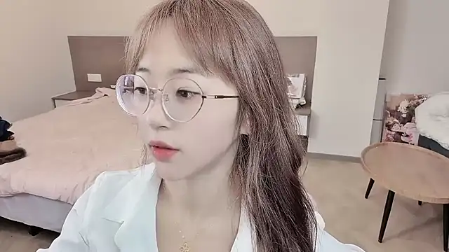 nini a online show from November 11, 9:42 am