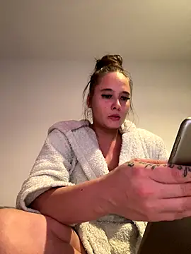 LollyLove  online show from November 22, 7:02 pm