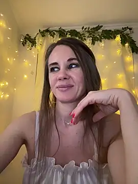 LucieMack online show from April 6, 5:25 pm