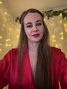 LucieMack online show from April 8, 7:03 pm