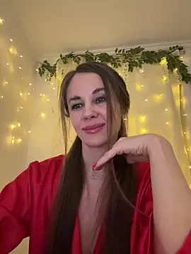 LucieMack online show from April 13, 6:24 pm