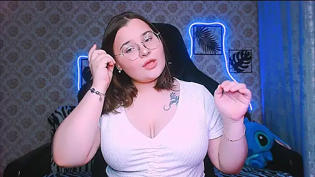 InLoveWithLife26 online show from October 15, 7:25 pm