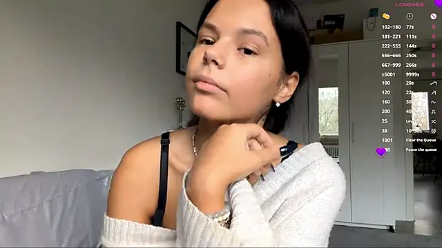 MaydaCornwall online show from December 5, 8:01 am