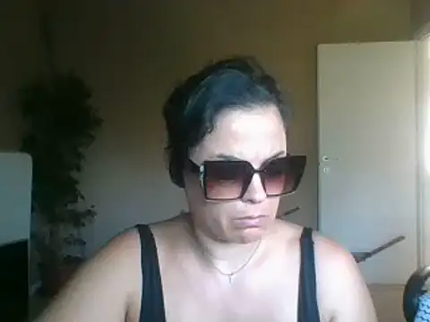 Snapshot of ITALIANASISIXX chatting on June 22, 4:37 pm ITALIANASISIXX online show from June 22, 4:37 pm