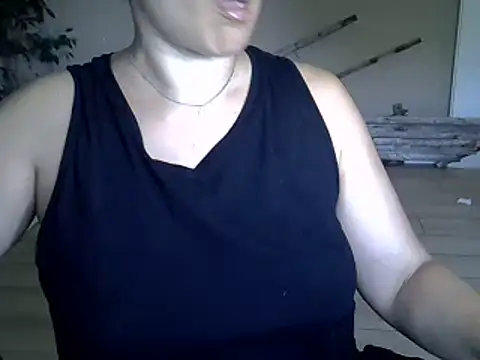 Snapshot of ITALIANASISIXX chatting on June 23, 12:47 pm ITALIANASISIXX online show from June 23, 12:47 pm