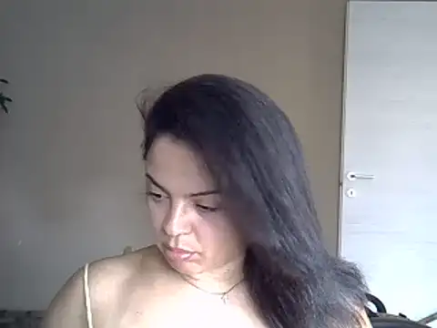 Snapshot of ITALIANASISIXX chatting on June 25, 7:02 am ITALIANASISIXX online show from June 25, 7:02 am