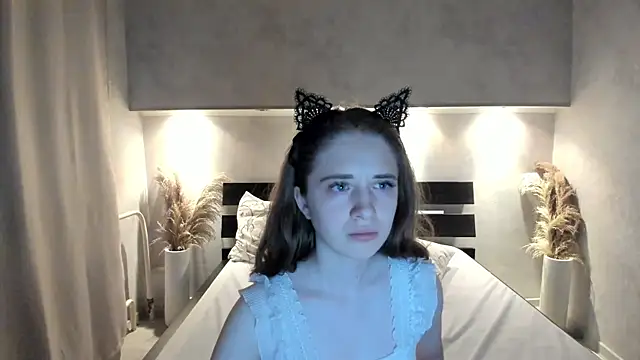 Camilla Kelly online show from October 26, 1:11 am