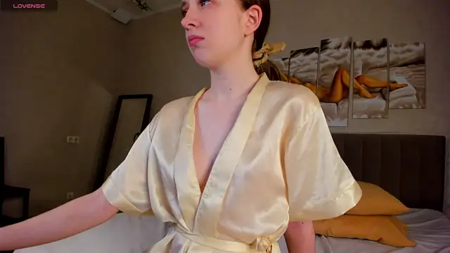 Camilla Kelly online show from March 19, 1:09 am