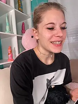 Snapshot of TheRealJessyLey chatting on October 5, 10:46 am TheRealJessyLey online show from October 5, 10:46 am