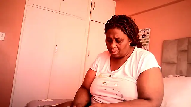 HUGEASSXXXXX online show from June 27, 6:07 am