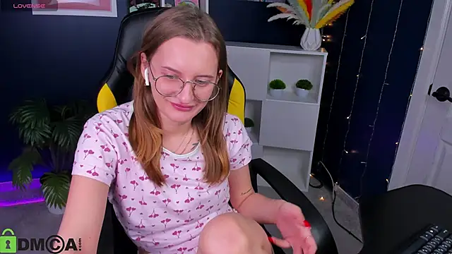 Maryyy May online show from October 2, 6:26 pm