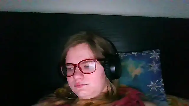 Moonolighta online show from October 13, 6:46 am