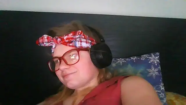 Moonolighta online show from October 28, 9:57 am