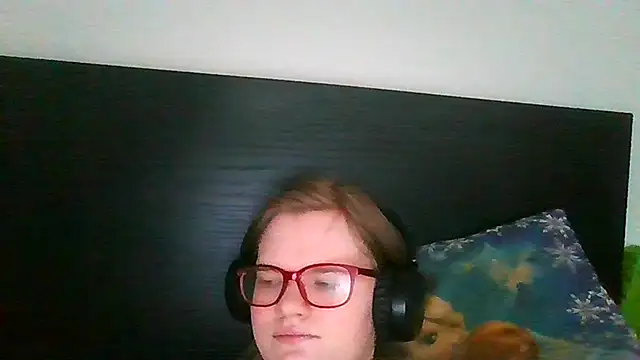 Snapshot of Moonolighta chatting on February 2, 9:30 am Moonolighta online show from February 2, 9:30 am