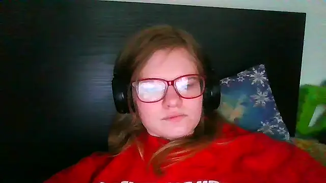 Snapshot of Moonolighta chatting on February 15, 8:46 am Moonolighta online show from February 15, 8:46 am