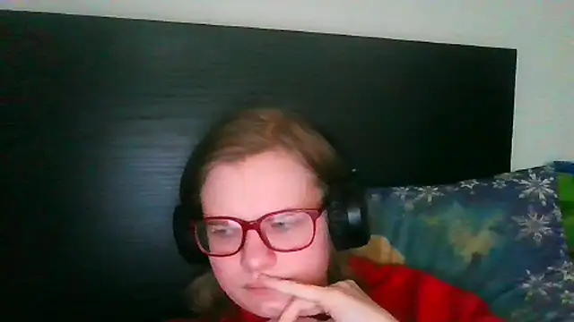 Snapshot of Moonolighta chatting on February 22, 2:04 pm Moonolighta online show from February 22, 2:04 pm