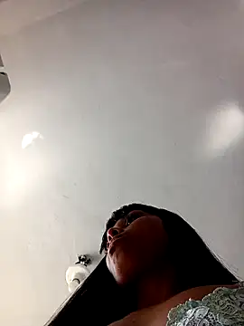 indiazinhabella27 online show from December 1, 5:18 pm