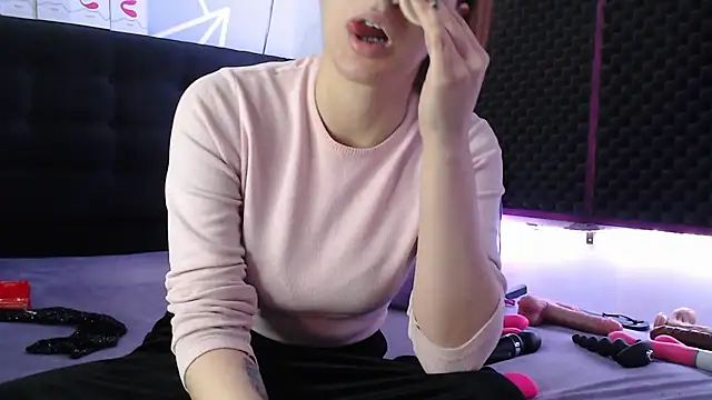 karlamoon23 online show from October 26, 11:27 am