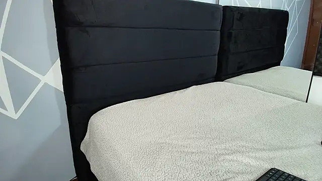 karlamoon23 online show from February 25, 8:40 pm