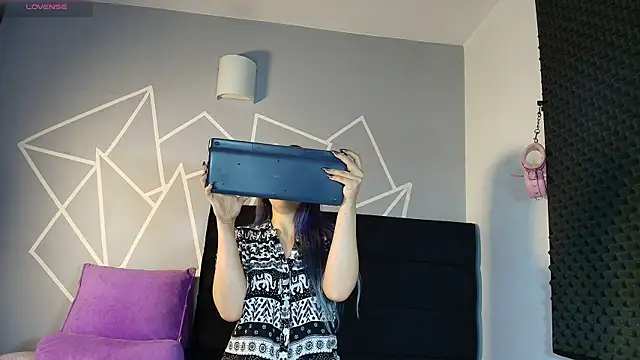 karlamoon23 online show from March 27, 7:35 pm