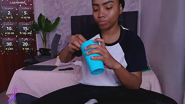 Snapshot of mishell- chatting on October 16, 7:04 pm mishell- online show from October 16, 7:04 pm