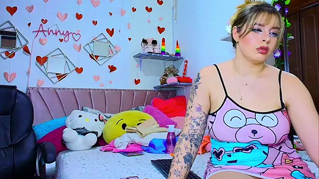 Snapshot of Anny_Hurtado chatting on November 22, 6:01 am Anny Hurtado online show from November 22, 6:01 am