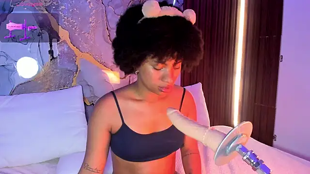 Lolalewis777 online show from October 9, 8:40 pm