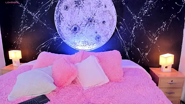 Snapshot of ShaniaDaniels chatting on November 2, 9:39 pm ShaniaDaniels online show from November 2, 9:39 pm