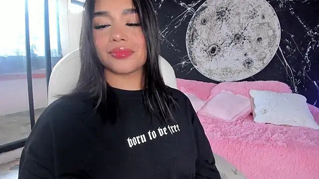 Snapshot of ShaniaDaniels chatting on November 12, 7:35 pm ShaniaDaniels online show from November 12, 7:35 pm