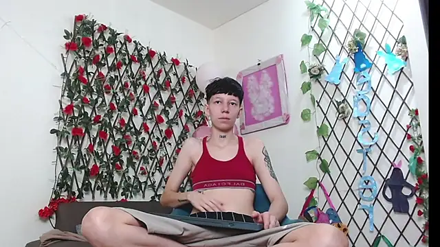 LiamBrown09 online show from April 16, 7:47 pm