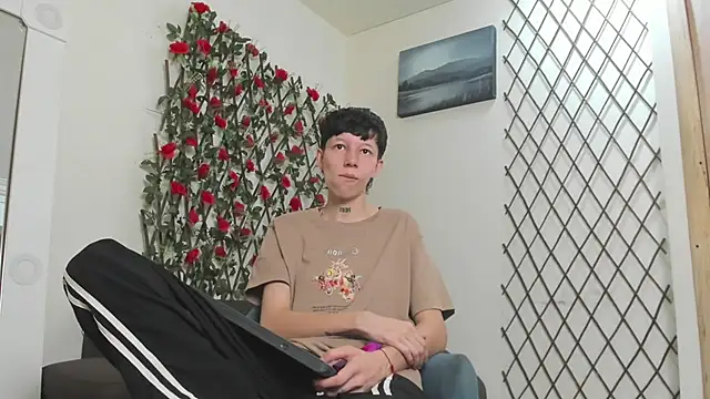 LiamBrown09 online show from July 3, 6:47 pm