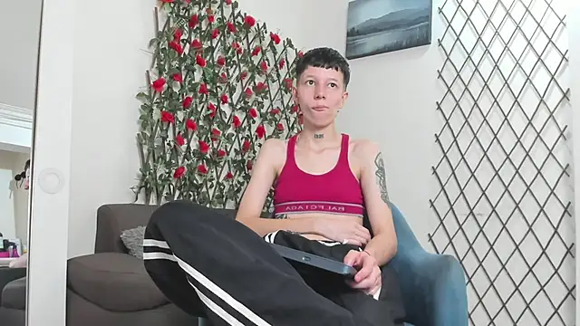 LiamBrown09 online show from July 9, 7:51 pm