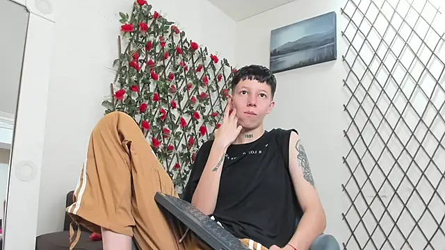 LiamBrown09 online show from July 10, 8:22 pm